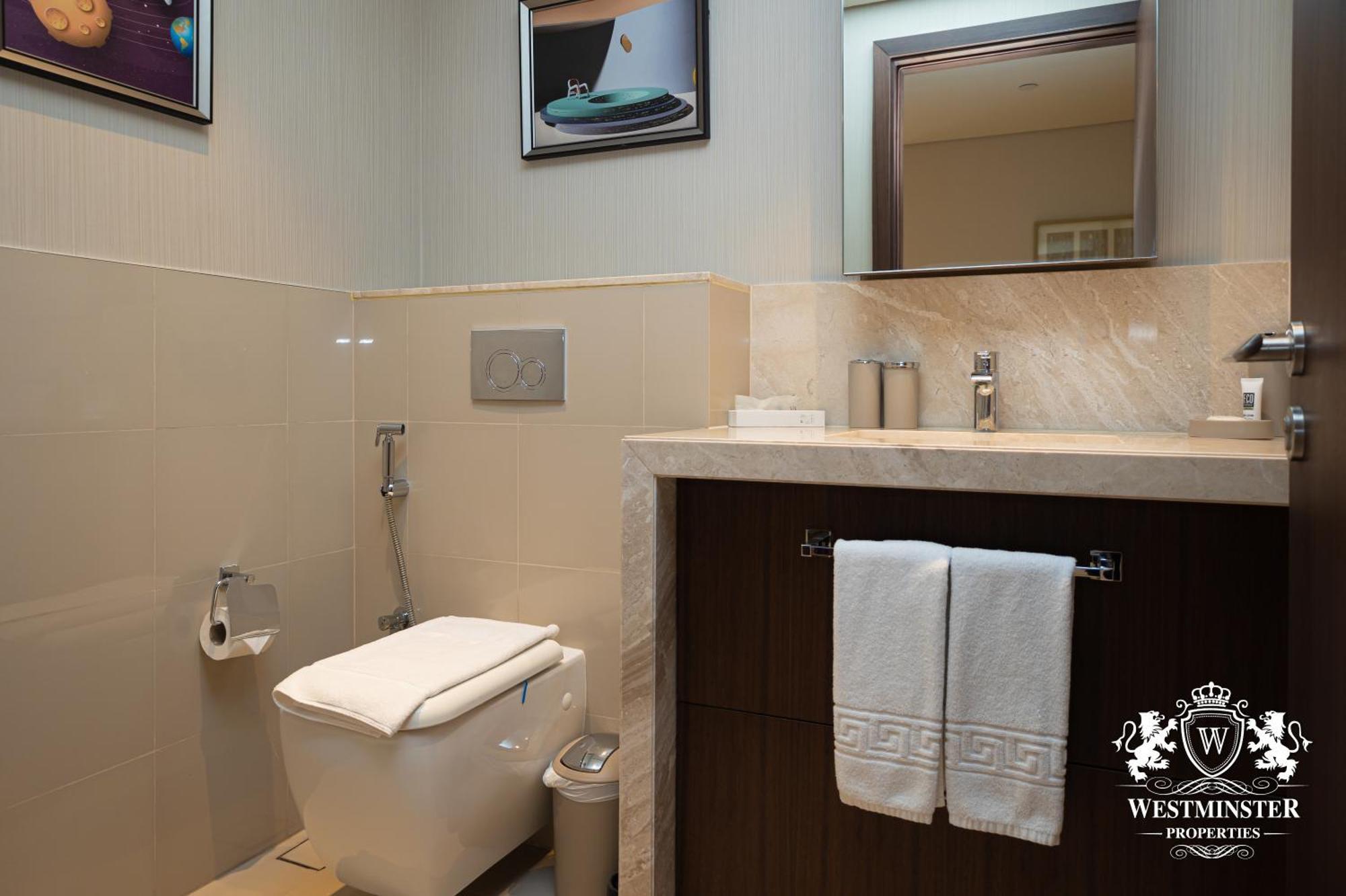 Westminster Boulevard Point Apartment *