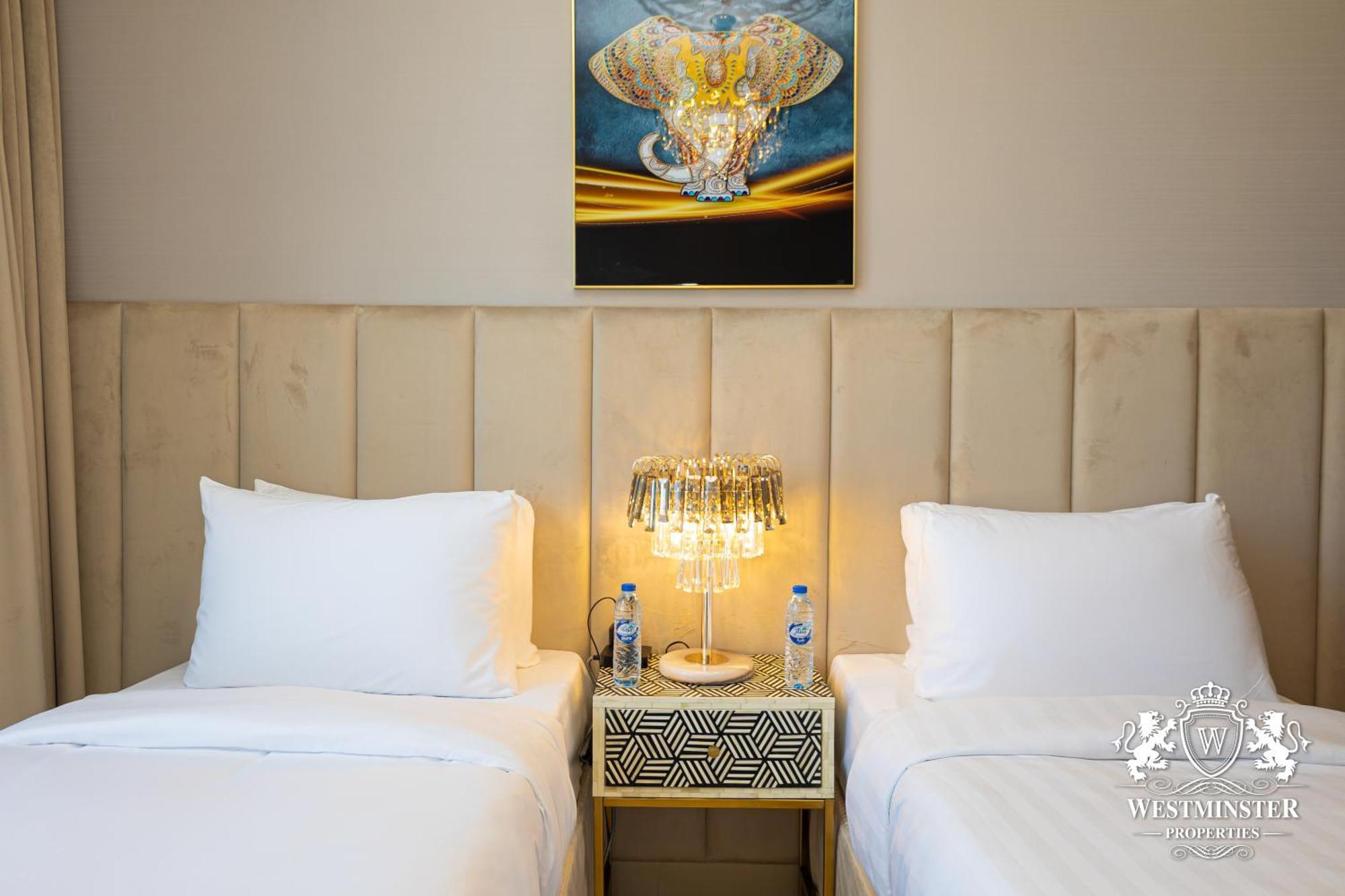 Westminster Boulevard Point Apartment *