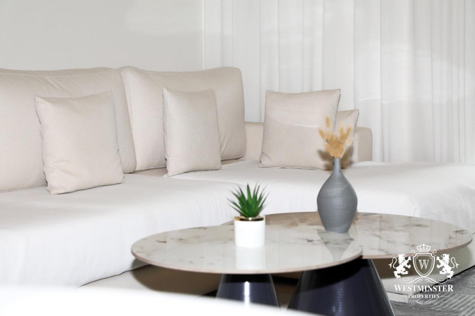 Westminster Boulevard Point Apartment *