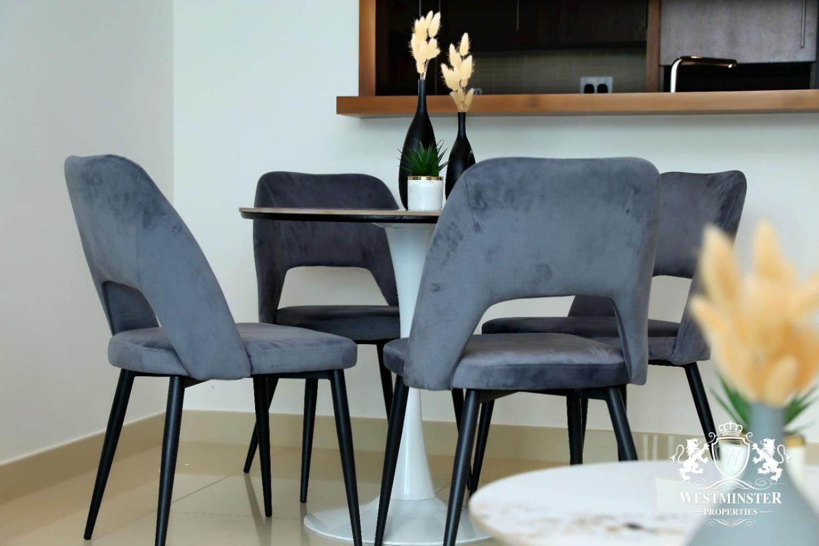 Westminster Boulevard Point Apartment *